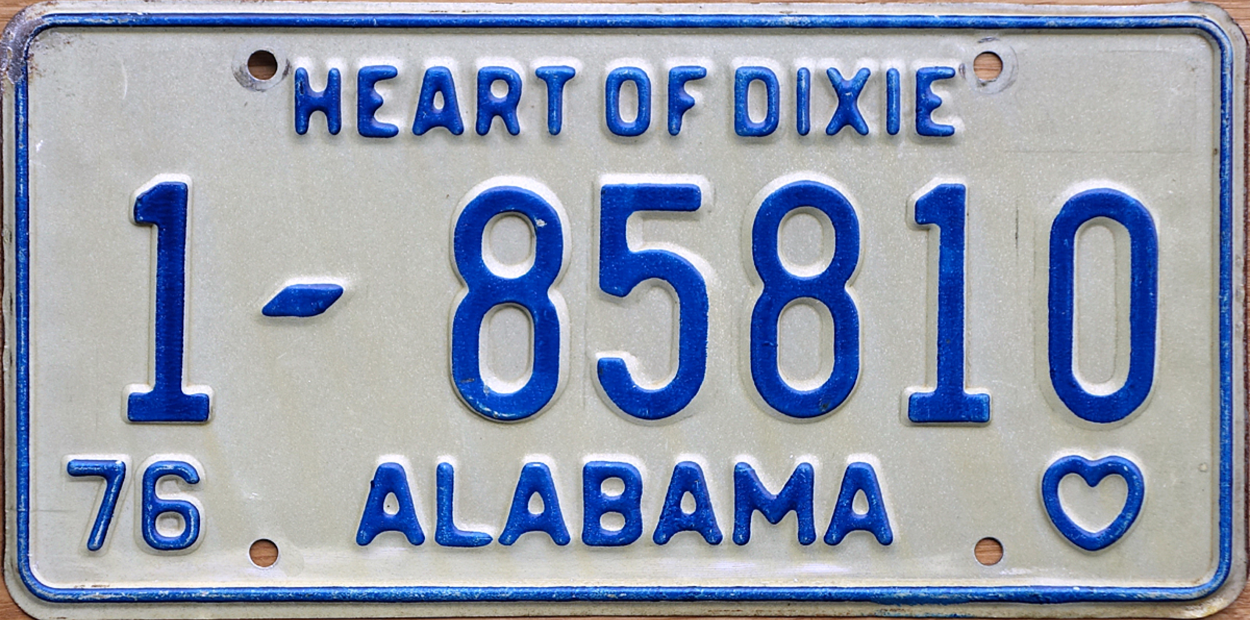 A 1976 Alabama license plate with the number 1-85810